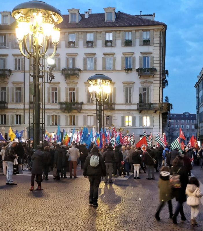 Centinaia in piazza Carignano: &quot;Torino è antifascista&quot;