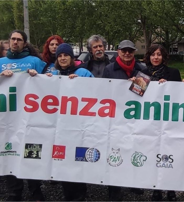 &quot;Stop agli animali nei circhi&quot;: animalisti ed ambientalisti in presidio contro Orfei