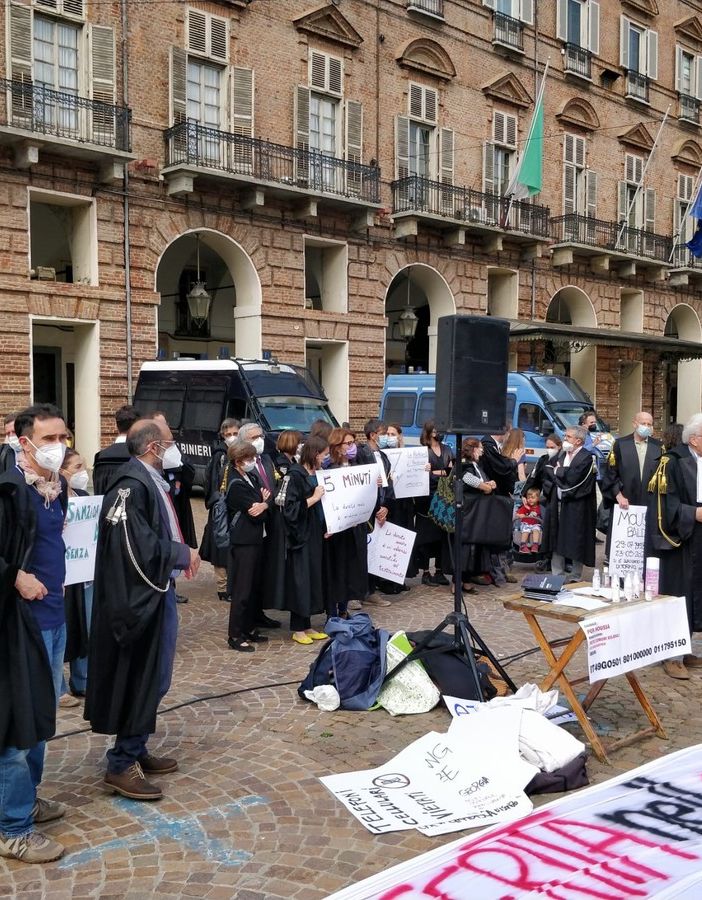 Presidio contro il Cpr di fronte alla Prefettura di Torino