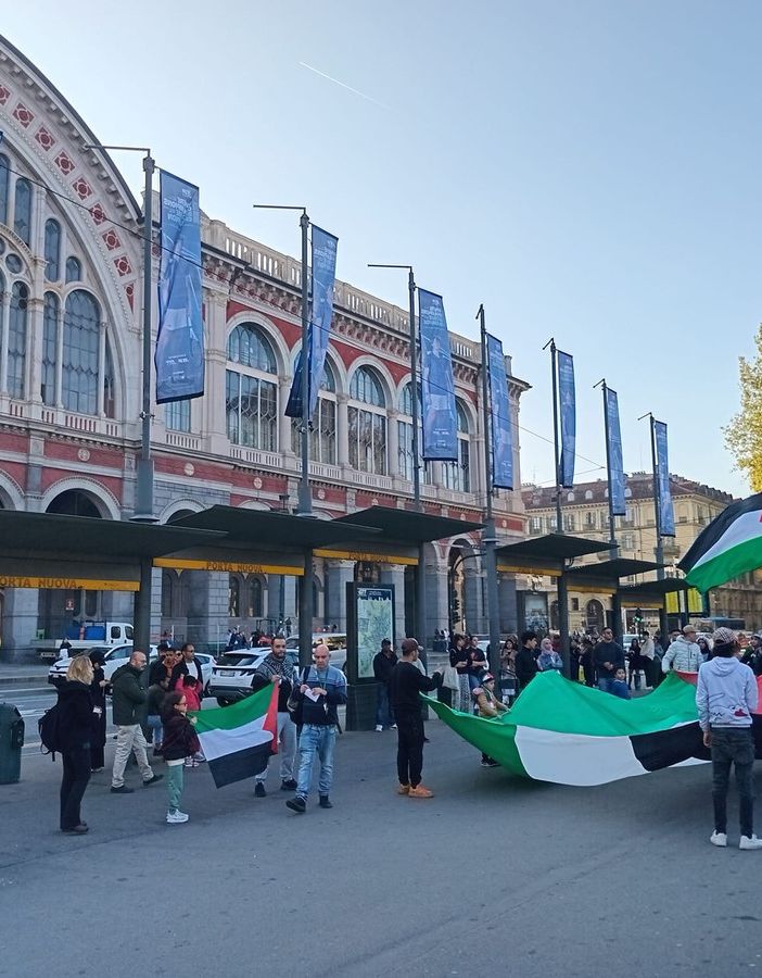 Presidio pro Palestina davanti alla stazione Porta Nuova: “No alla resa&quot;