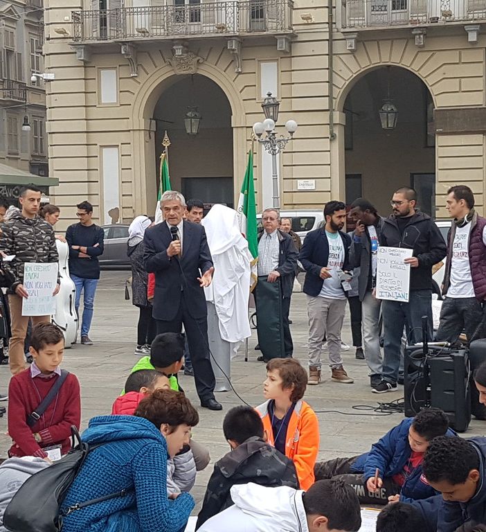 “Siamo già italiani”: il popolo dello ius soli in Piazza Castello