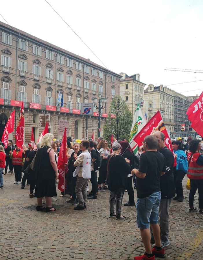 Immagine dei passati presidi per la vertenza Manital Idea