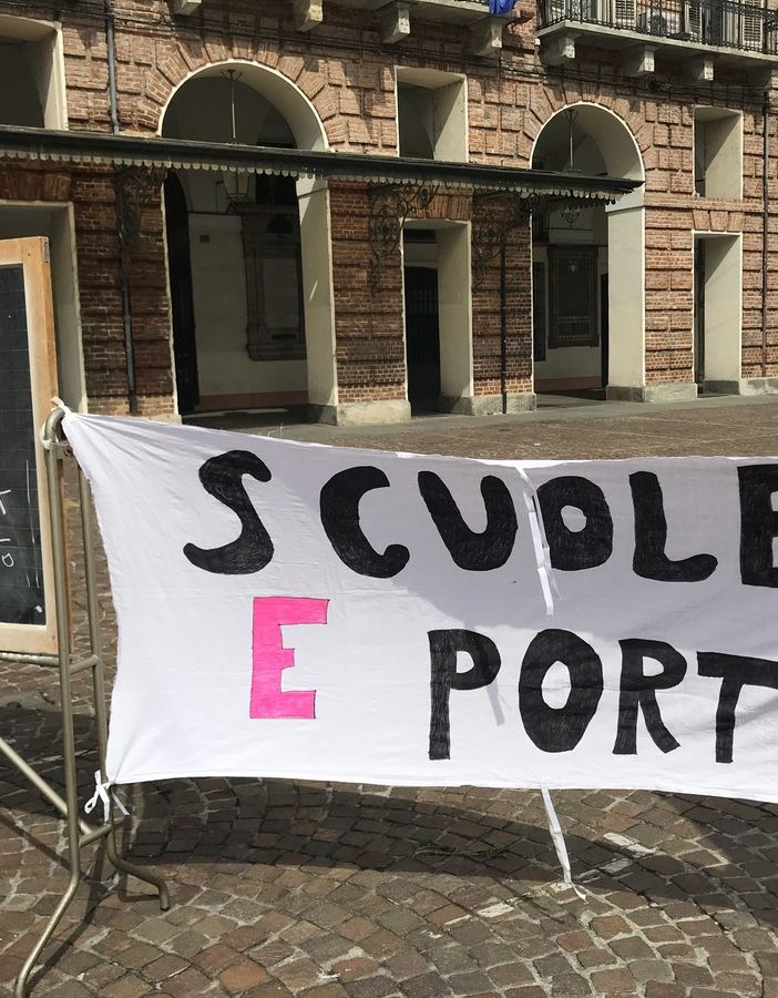 “Scuole e porti aperti”: in piazza Castello a Torino il presidio anti decreto Salvini