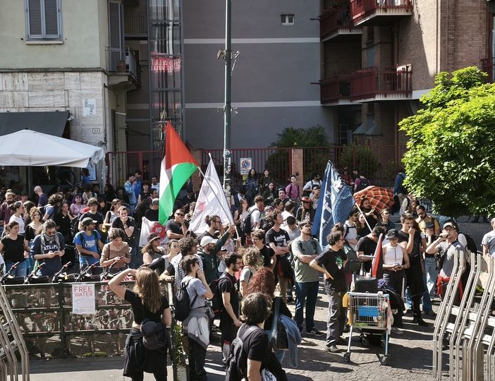 In corteo contro il precariato: &quot;Se scioperiamo si ferma tutta l'università&quot;