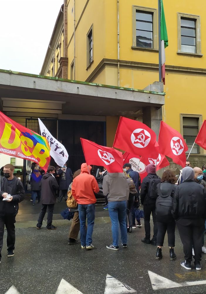 manifestazione di sindacati di base e sinistra