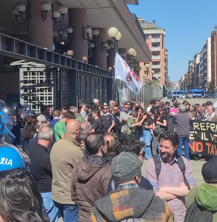 Processo Askatasuna, cade l'accusa di associazione a delinquere