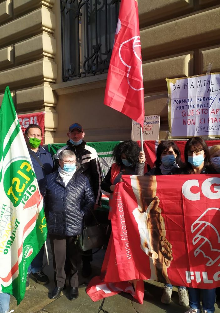 “Da Manital alla brace”: la protesta degli addetti alle pulizie Inps (FOTO e VIDEO)