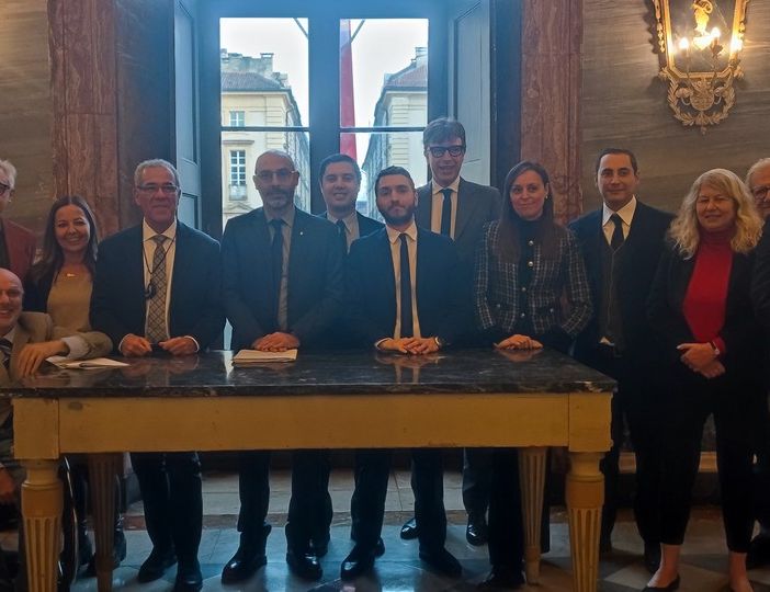 Scontri alla manifestazione Pro Pal, il centrodestra abbandona l'aula per protesta