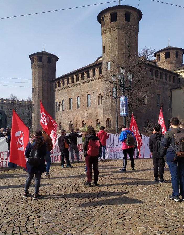 La solidarietà di SiCobas Torino ai lavoratori della logistica di Piacenza: “Basta violenze della polizia contro gli operai”