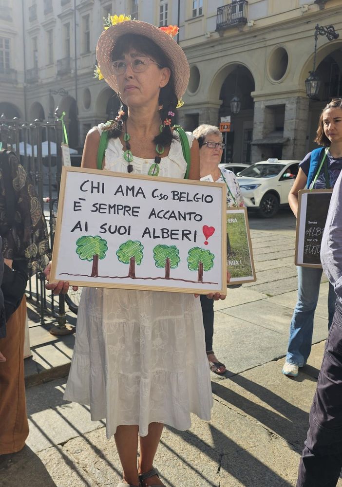 Una immagine della protesta di stamattina di fronte al Municipio