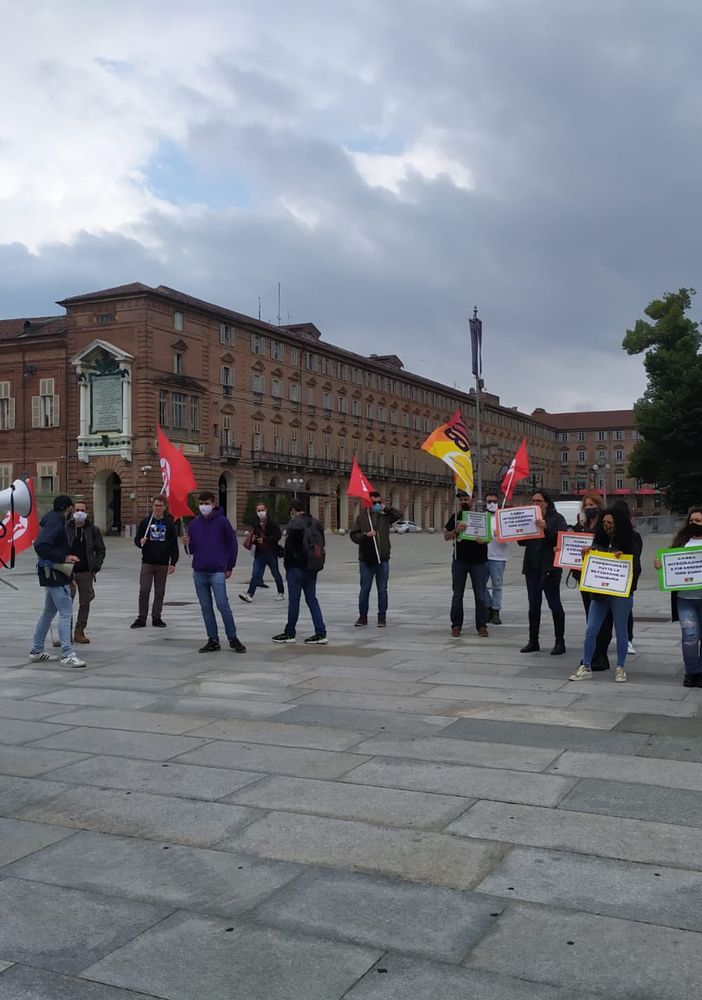 Cub di nuovo in piazza a Torino: “Cassa integrazione al 40%, così si impoveriscono i lavoratori”