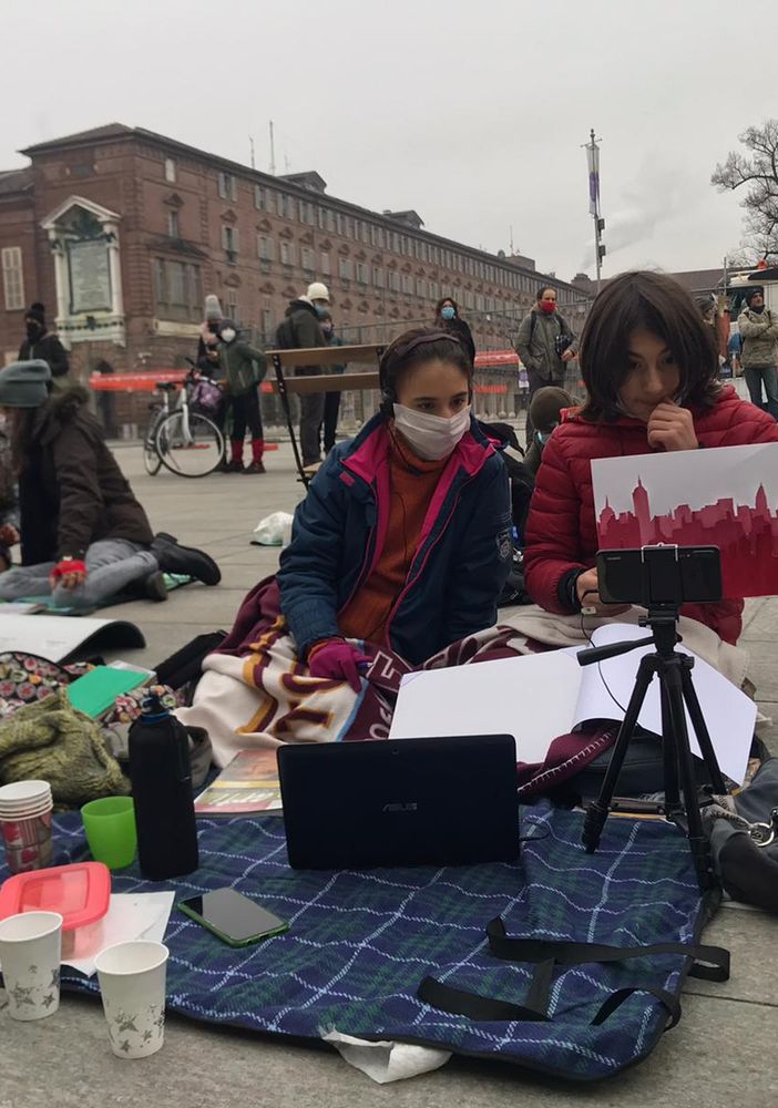 immagini di repertorio della protesta anti dad