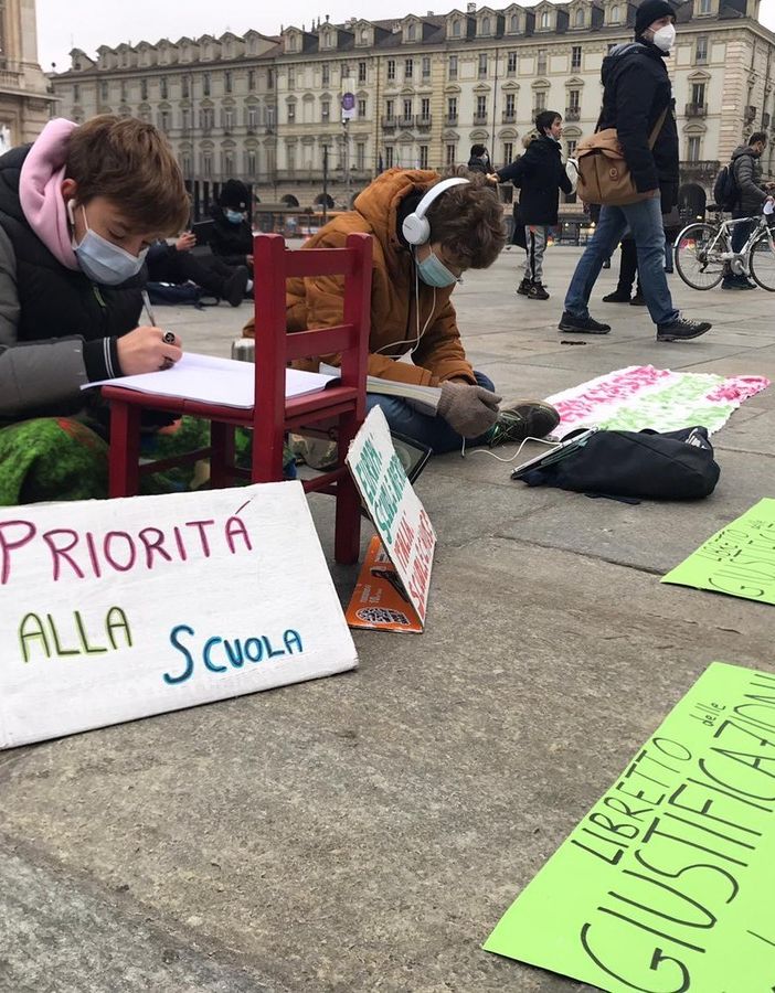 priorità alla scuola