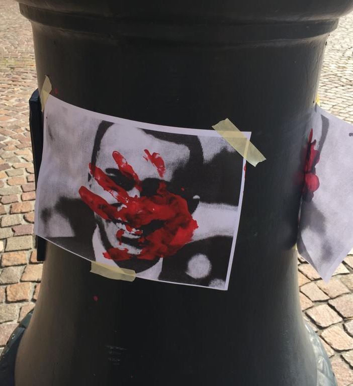 Protesta degli studenti: bruciati i manichini di Di Maio e Salvini