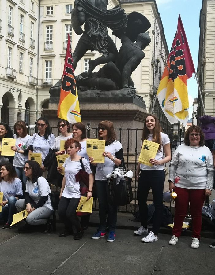 Presidio delle educatrici davanti al Comune di Torino: &quot;Vogliamo la stabilizzazione dei precari, pronte allo sciopero&quot;