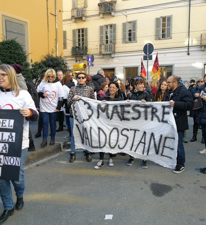 Torino, un centinaio le maestre in corteo contro la sentenza del Consiglio di Stato (FOTO)