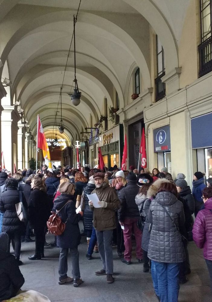 La Cobas Scuola organizza presidio di solidarietà per Rosa Maria, l'insegnante sospesa