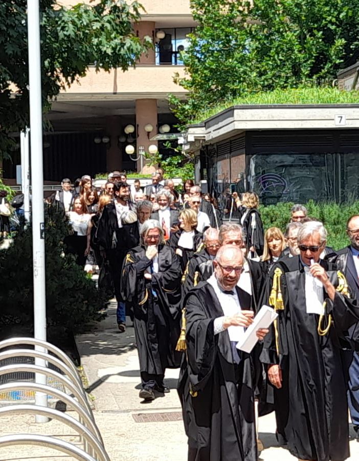 corteo avvocati fuori da Palagiustizia