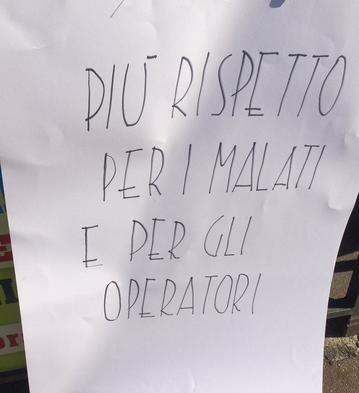Sciopero dei dipendenti del Maria Vittoria, pessime condizioni sanitarie per lavoratori e malati (VIDEO)