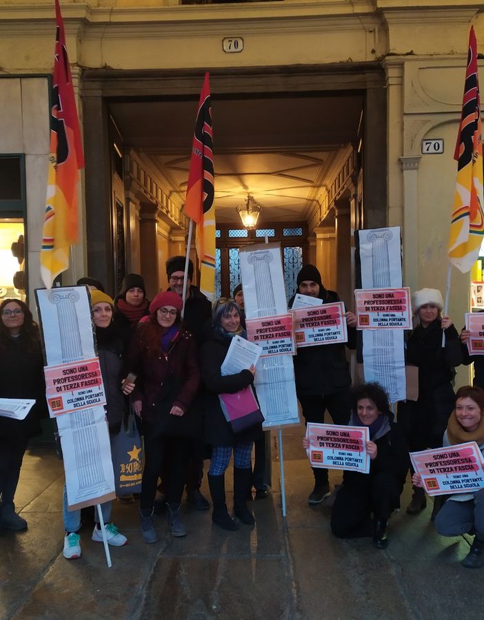 I precari della Scuola in presidio davanti al Provveditorato di Torino: “Sciopero generale il 14 febbraio”