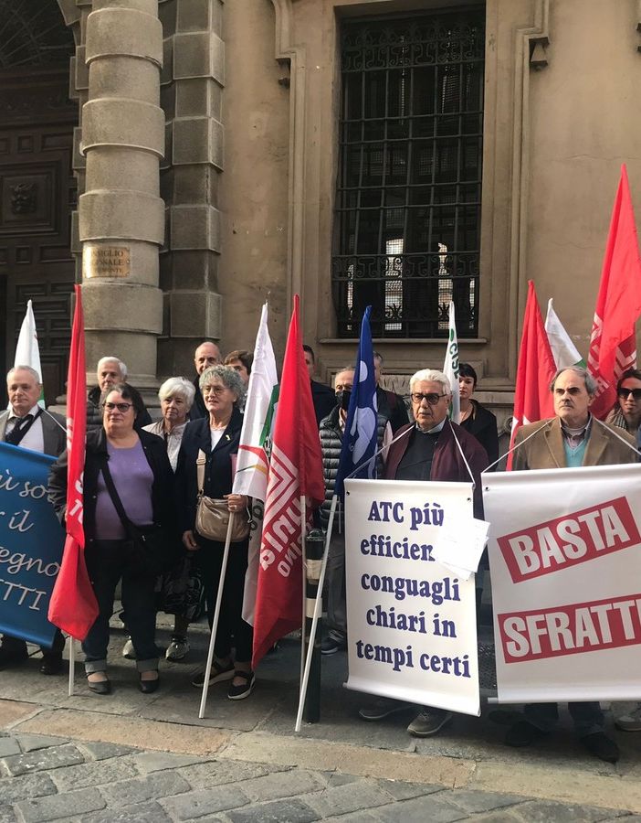 Case popolari, l'appello disperato: &quot;Non riusciamo a pagare, la Regione aiuti le famiglie&quot;