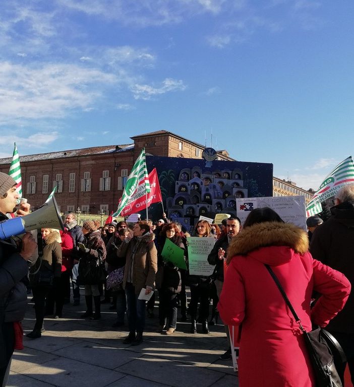 In piazza Castello presidio dei lavoratori dei centri per l'impiego dell'area metropolitana