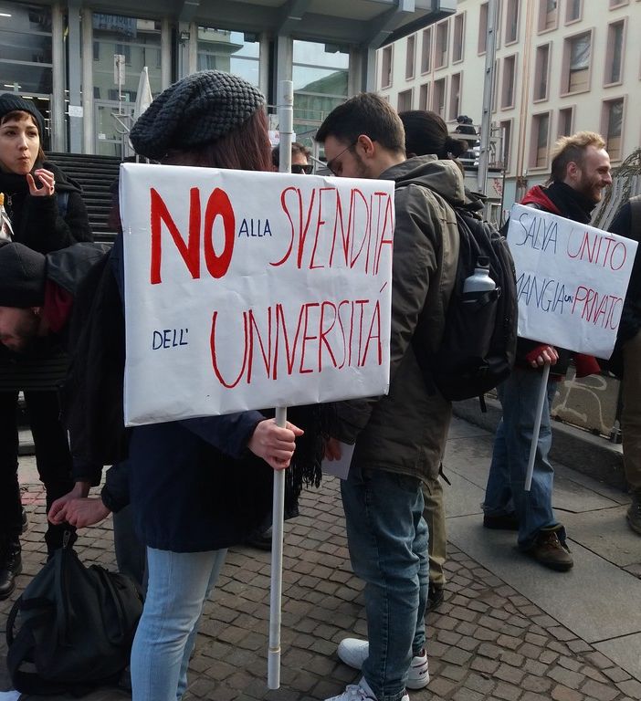 Studenti al Mc Donald's: parte la nuova lotta contro la privatizzazione