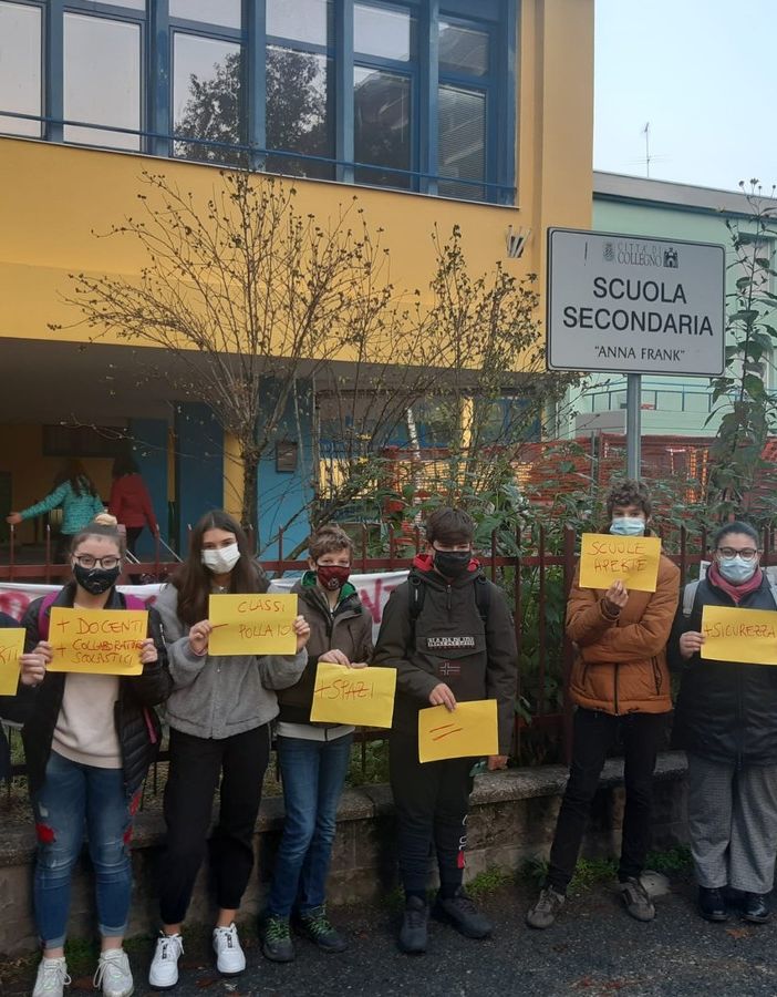 Collegno, i ragazzi protestano contro la didattica a distanza