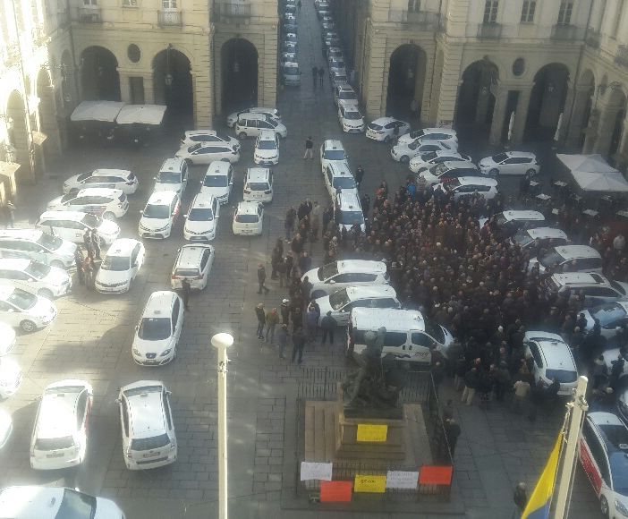 Protesta taxisti a Torino, Gariglio del Pd:&quot;Appendino solidale, in Regione M5S propone legge in senso opposto&quot;