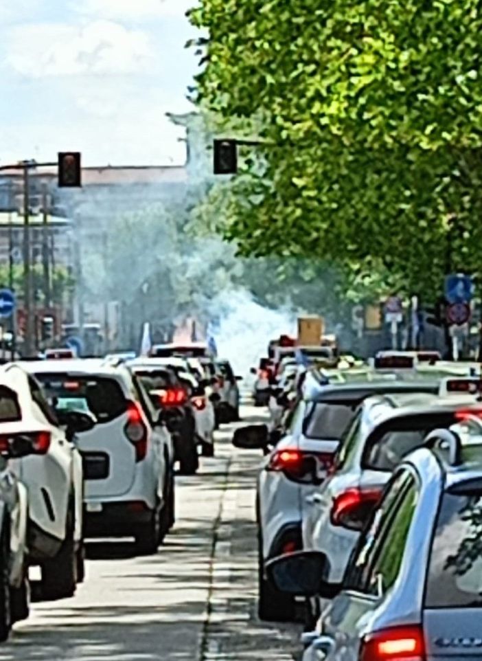 La rabbia dei taxisti torinesi 'viaggia' fino al Grattacielo della Regione