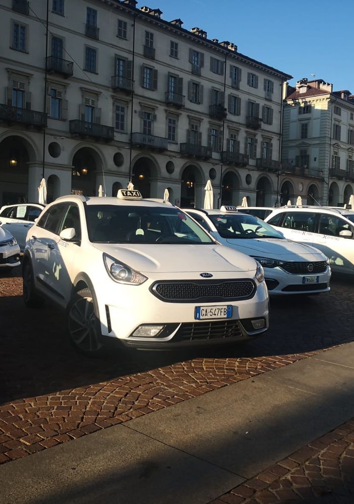 Contro l'abusivismo dilagante, taxisti torinesi sul piede di guerra