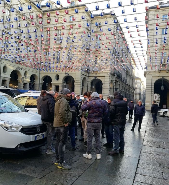 Stop al tassametro: a Torino taxi fermi fino alle 22 di stasera