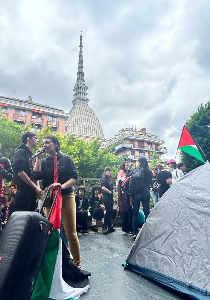 Tende davanti alle università: “Resteremo qui fino a sabato”