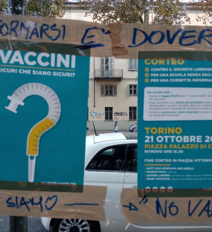 &quot;Non siamo no-vax, ma vogliamo essere informati&quot;: sabato corteo a Torino