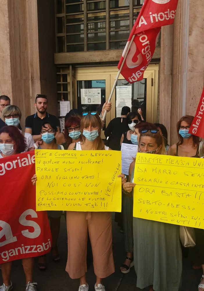 Lavoratrici mense Fca all'Inps: &quot;Vogliamo i nostri soldi, da settembre di nuovo al lavoro&quot;  (FOTO E VIDEO)