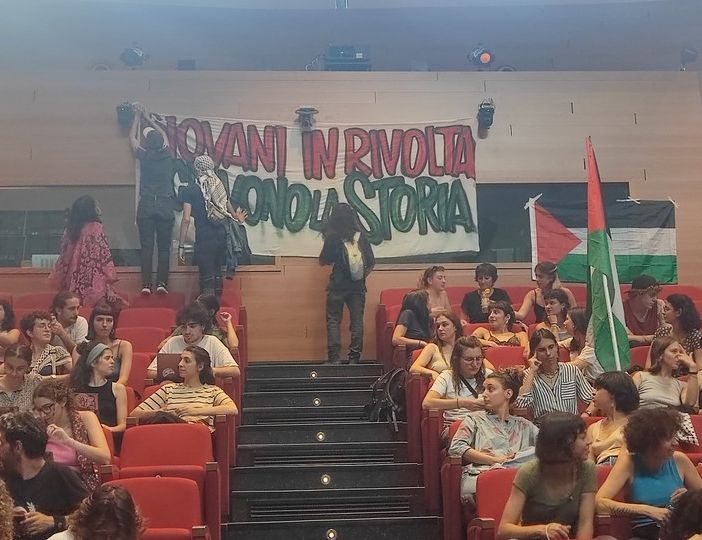 Università occupata, gli studenti consegnano le richieste al Rettore. E intanto un Dipartimento vota sì al boicottaggio