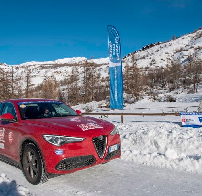 Pneumatici sotto controllo/sicurezza stradale d'inverno