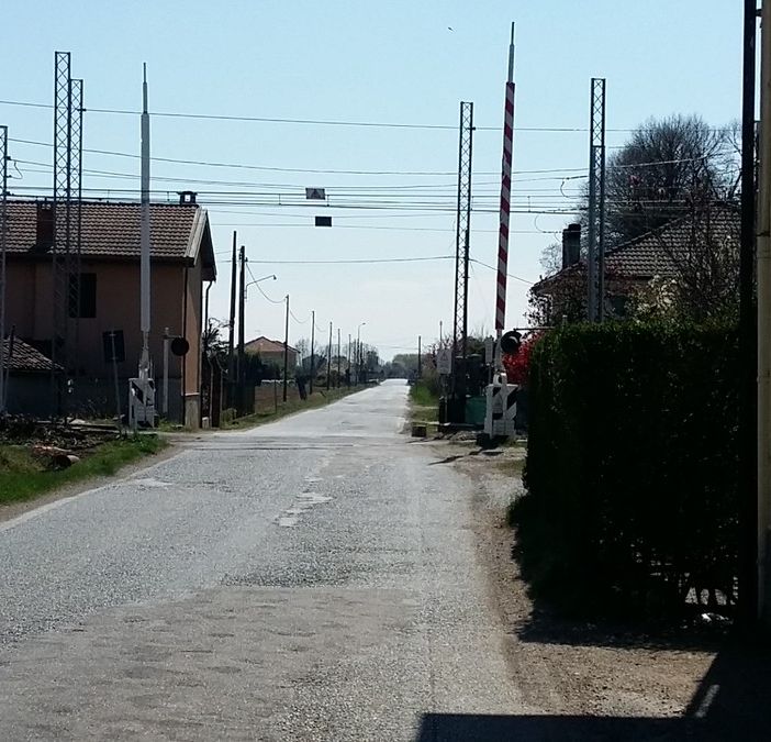 “Niente cavalcavia, interrompiamo la provinciale a Roletto”