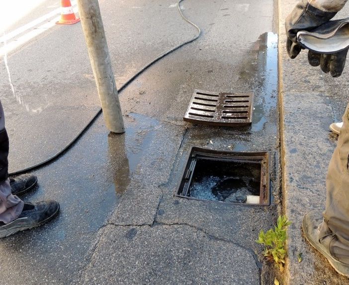 A Torino pulizia strade e tombini per prevenire l'allerta meteo