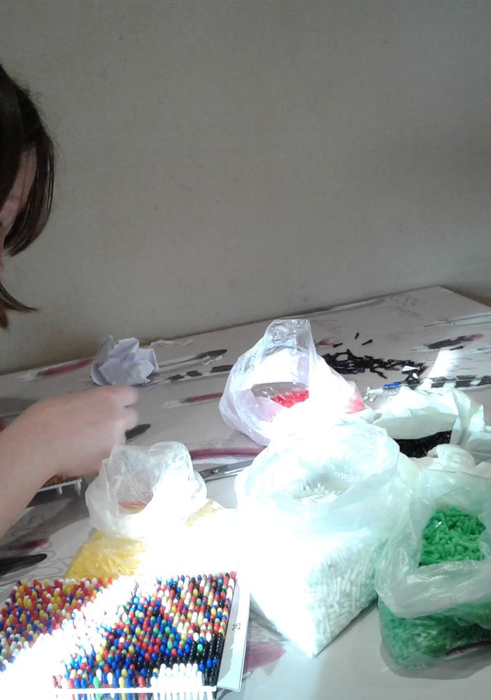 Più di 115mila chiodini per un'opera d'arte che i ragazzi disabili regalano a NIDA Onlus