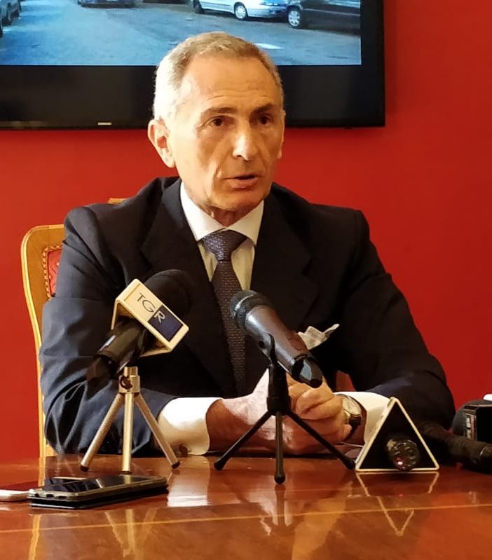 Incendio alla Cavallerizza, pugno duro del questore: &quot;C'è un problema di ordine pubblico che ora intendiamo risolvere&quot;