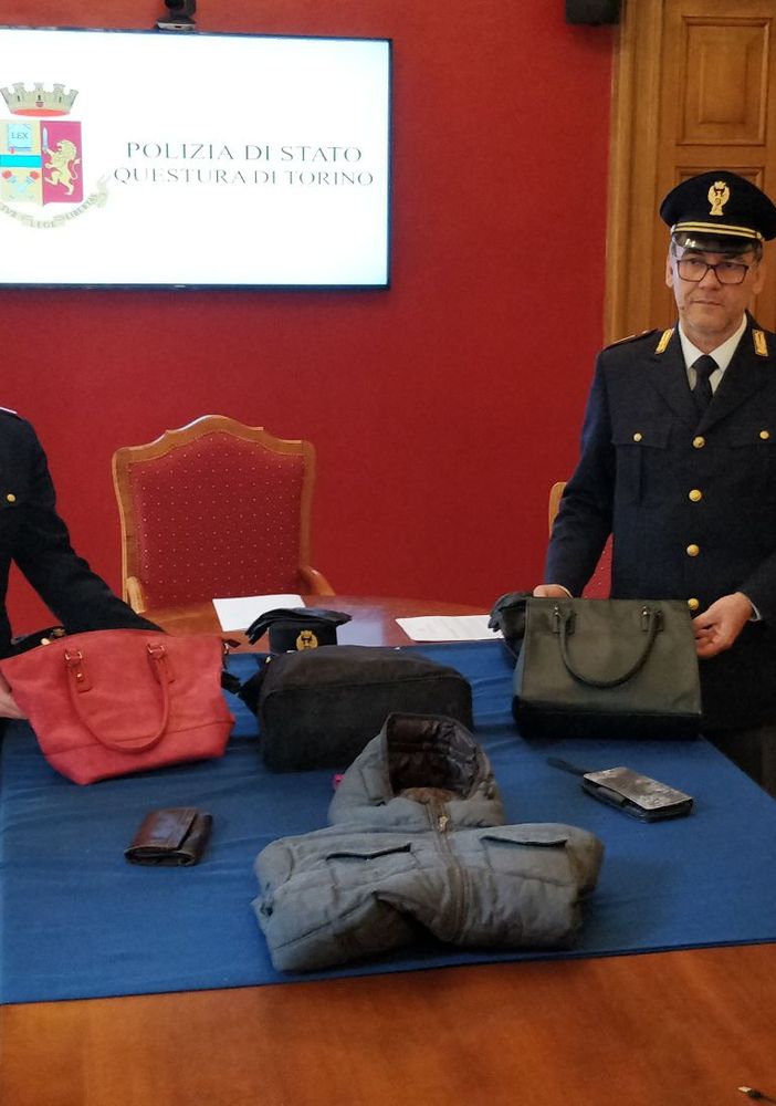 Donne rapinate mentre si recavano a lavoro: tre arresti a Torino (FOTO)