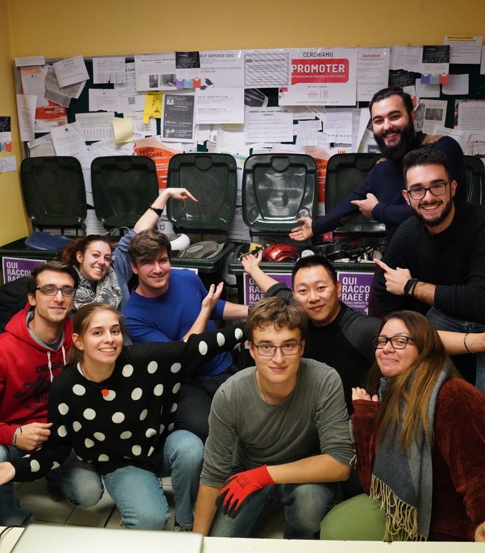 L'Università di Torino si laurea (con lode) nella raccolta differenziata di prodotti elettronici, pile, plastica e sughero [FOTO]