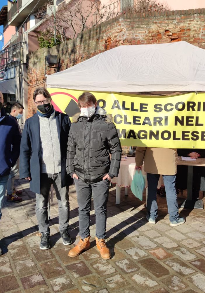 banchetto per la raccolta firme