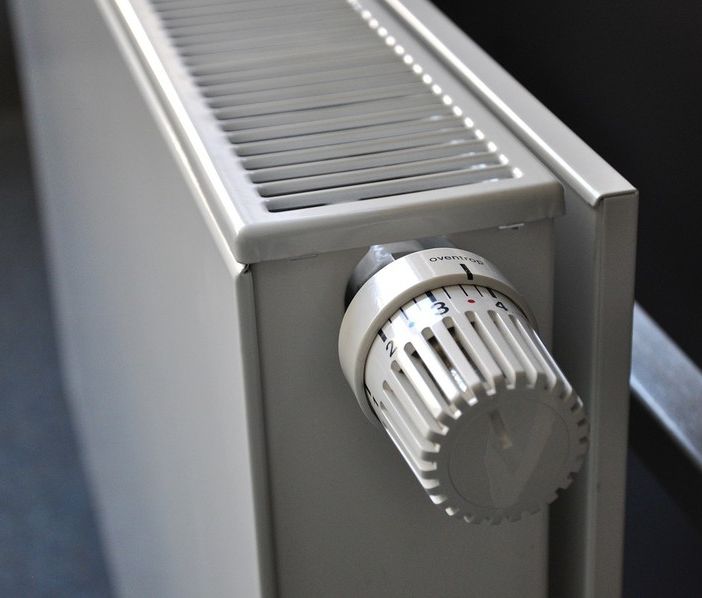 Il 24 ottobre termosifoni accesi nelle case popolari, ma sei ore al giorno e con un grado in meno