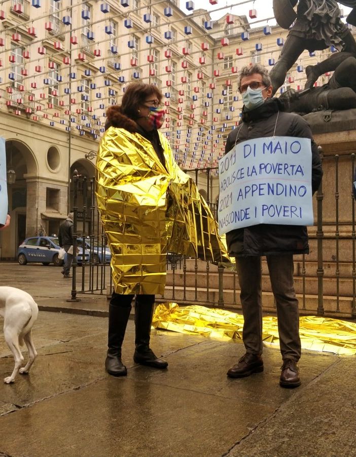 La manifestazione dei Radicali sotto Palazzo Civico