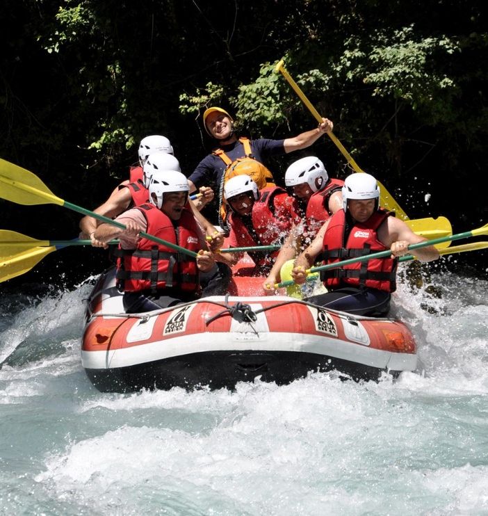 Stura River Village, ecco l'imperdibile offerta per il fine settimana: Rafting + Piscina + Burger Raft