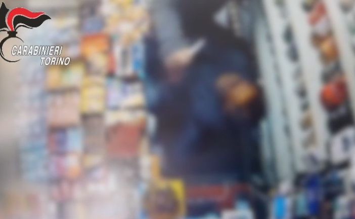 Terrorizzava Chieri armato di coltello: ventenne arrestato dai carabinieri