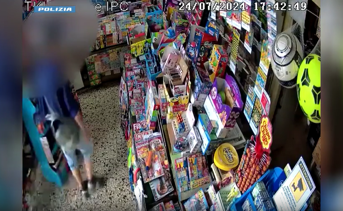 fotogramma di ripresa all'interno di una tabaccheria
