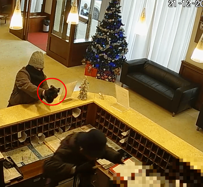Torino, rapine con pistole sceniche e bombe a mano: presi due malviventi [FOTO-VIDEO]